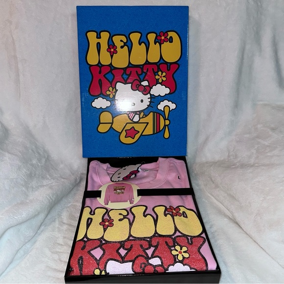 Hello Kitty Women’s Pink Longsleeve Crewneck Sweater size L with Gift Box - Picture 5 of 6